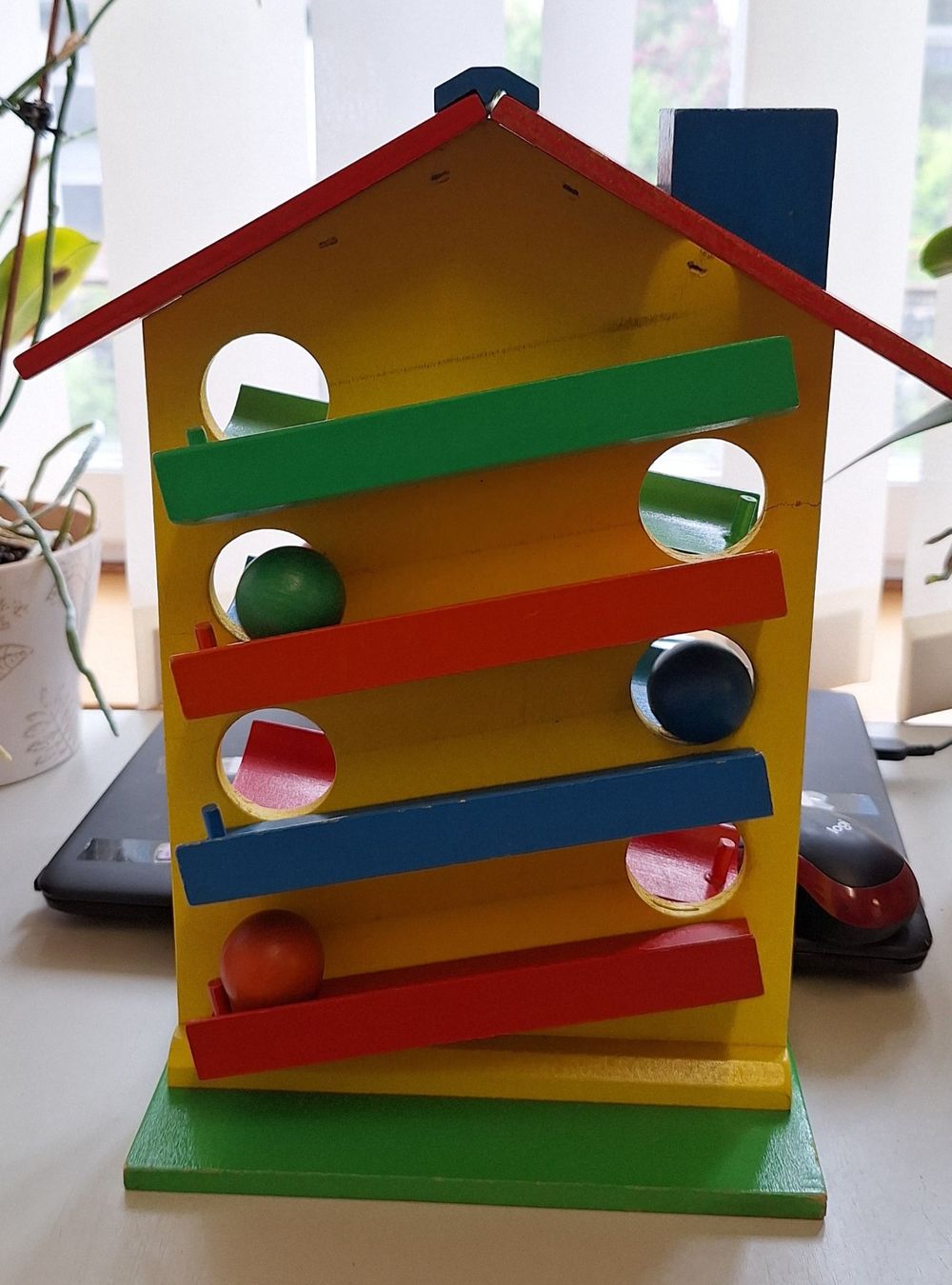 Spielzeuge: Kugelbahn robust Holz Rollbahn-Haus Chugelispiel Zickzack – Gebraucht aus Gurtnellen von Rhino77